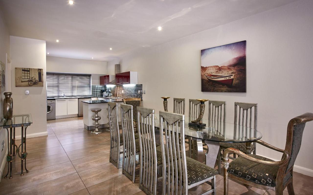 Dynasty Forest Sandown Serviced Apartments & Self Catering Hotel ヨハネスブルグ エクステリア 写真