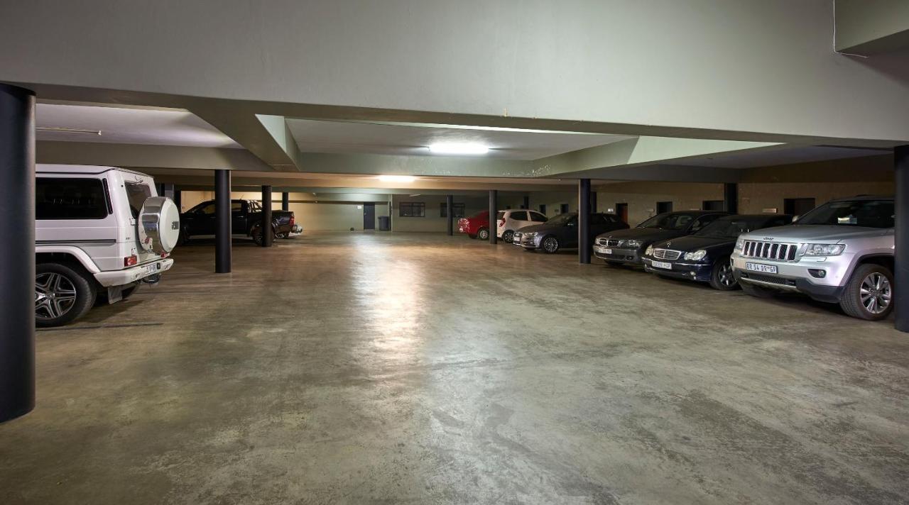 Dynasty Forest Sandown Serviced Apartments & Self Catering Hotel ヨハネスブルグ エクステリア 写真