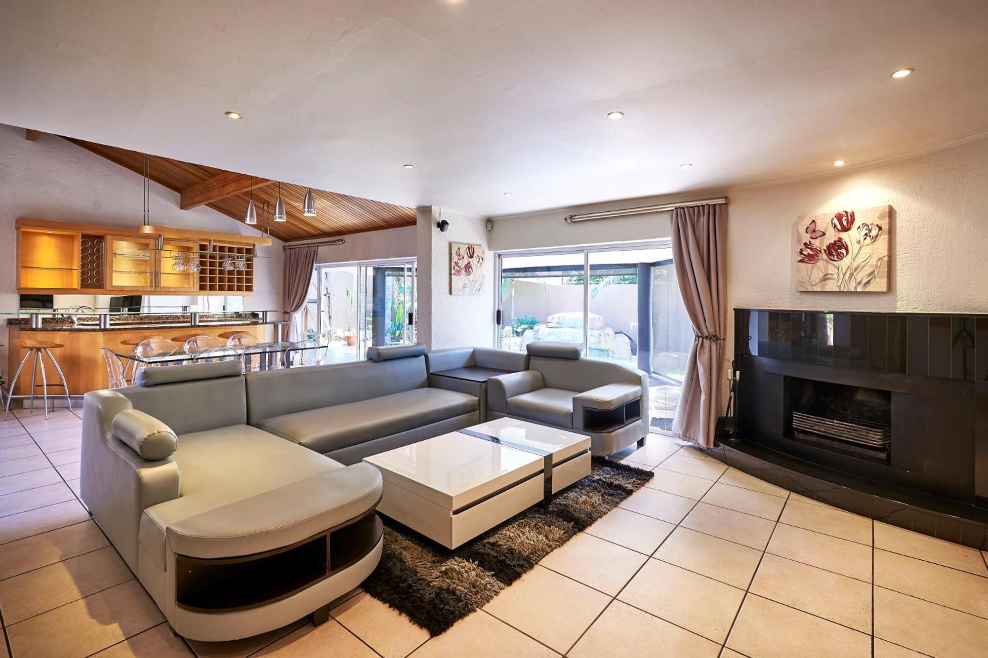 Dynasty Forest Sandown Serviced Apartments & Self Catering Hotel ヨハネスブルグ エクステリア 写真
