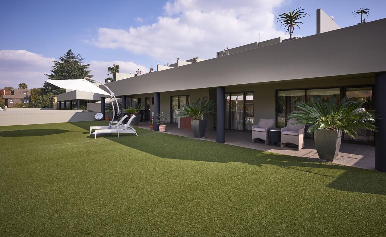 Dynasty Forest Sandown Serviced Apartments & Self Catering Hotel ヨハネスブルグ エクステリア 写真