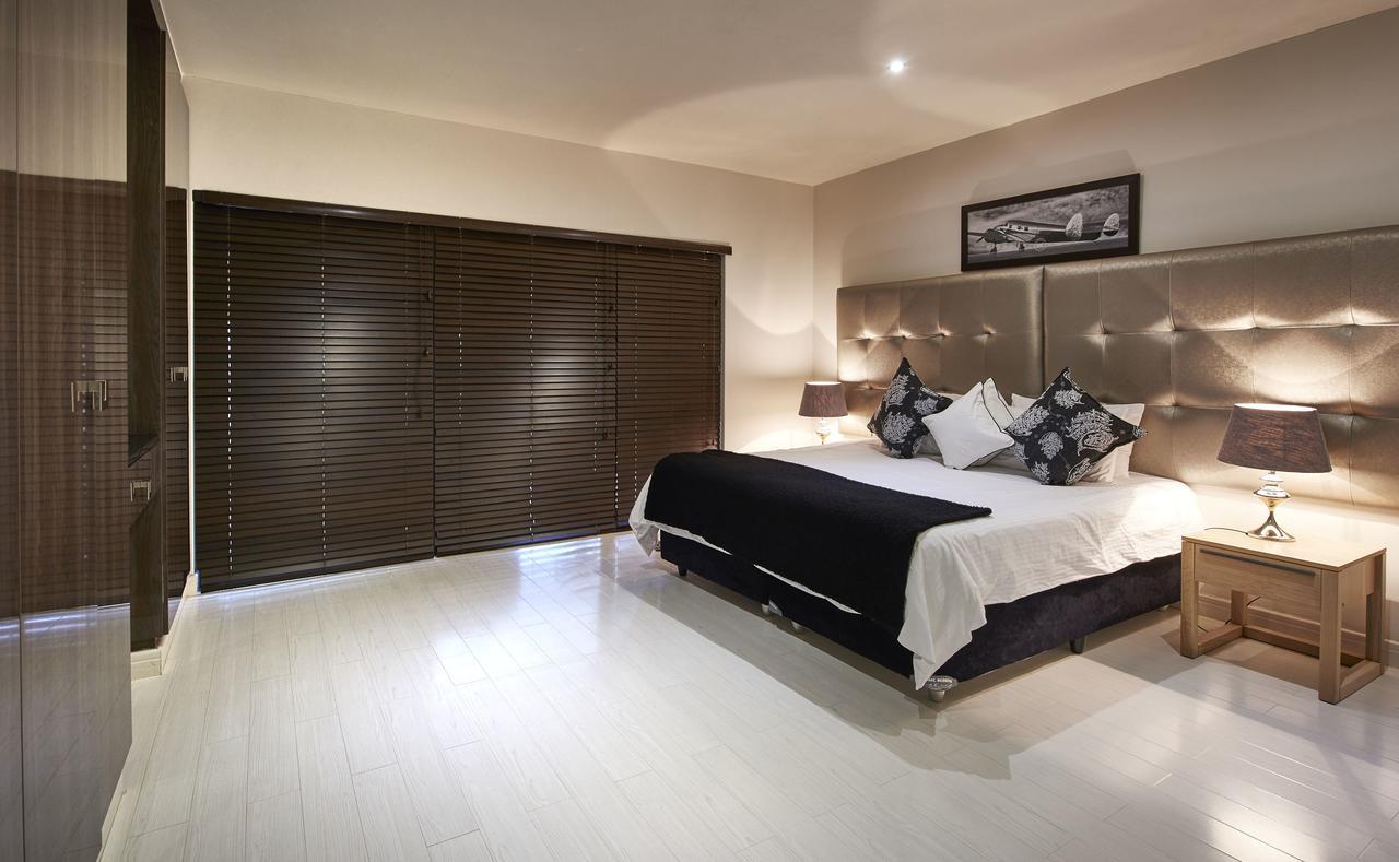 Dynasty Forest Sandown Serviced Apartments & Self Catering Hotel ヨハネスブルグ エクステリア 写真