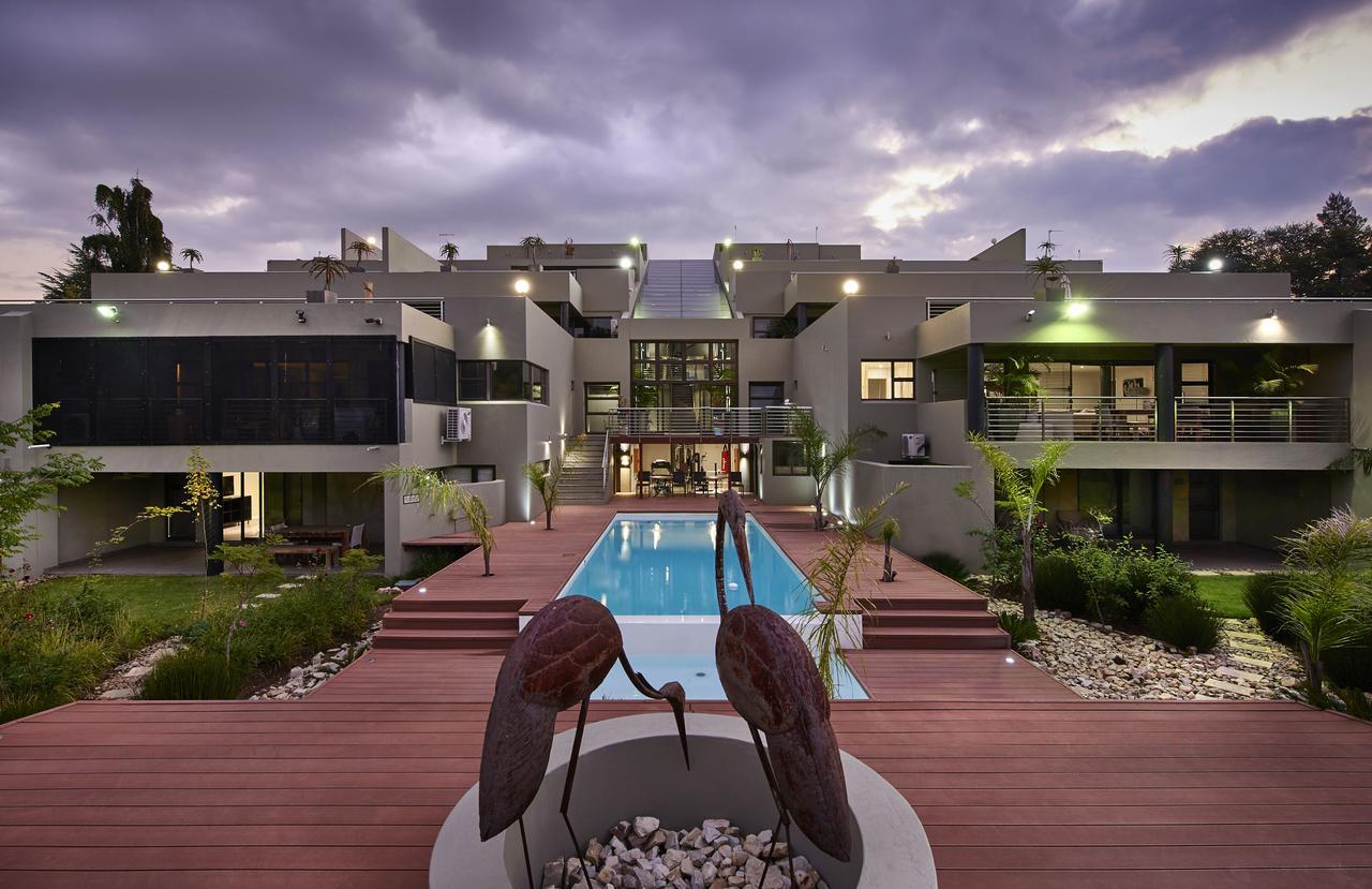 Dynasty Forest Sandown Serviced Apartments & Self Catering Hotel ヨハネスブルグ エクステリア 写真