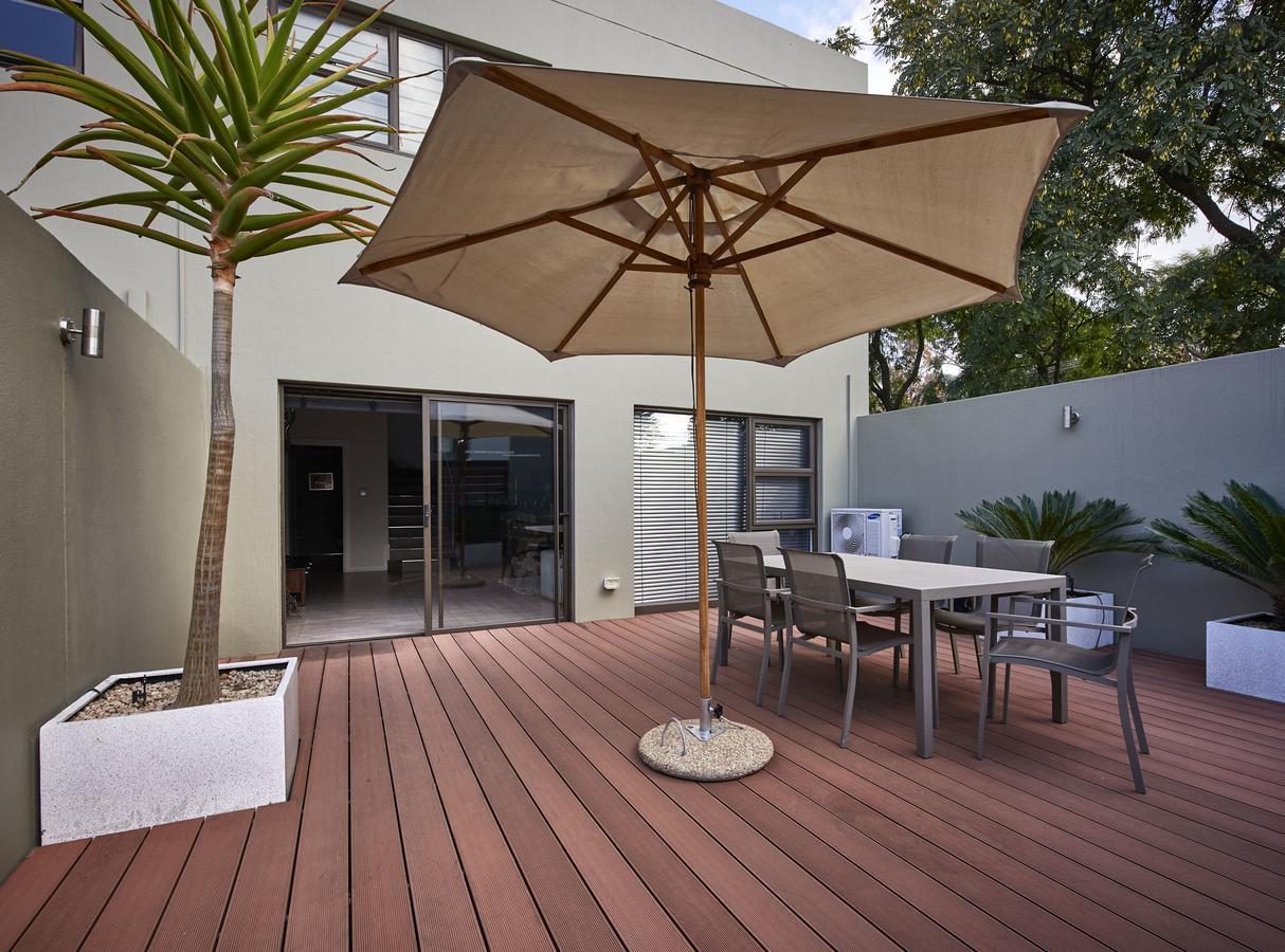 Dynasty Forest Sandown Serviced Apartments & Self Catering Hotel ヨハネスブルグ エクステリア 写真