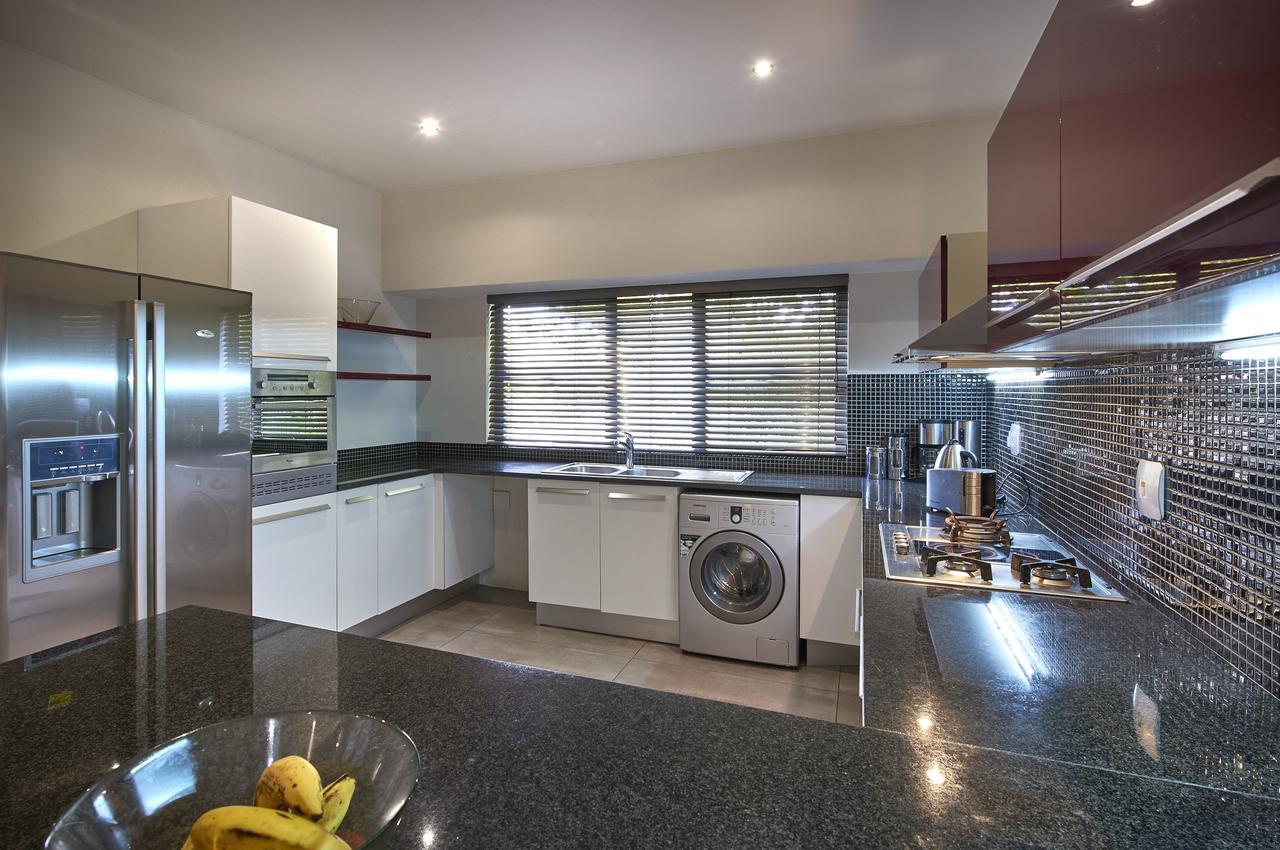 Dynasty Forest Sandown Serviced Apartments & Self Catering Hotel ヨハネスブルグ エクステリア 写真