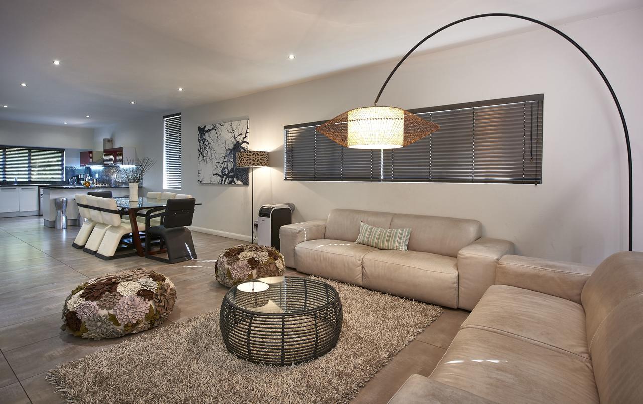 Dynasty Forest Sandown Serviced Apartments & Self Catering Hotel ヨハネスブルグ エクステリア 写真