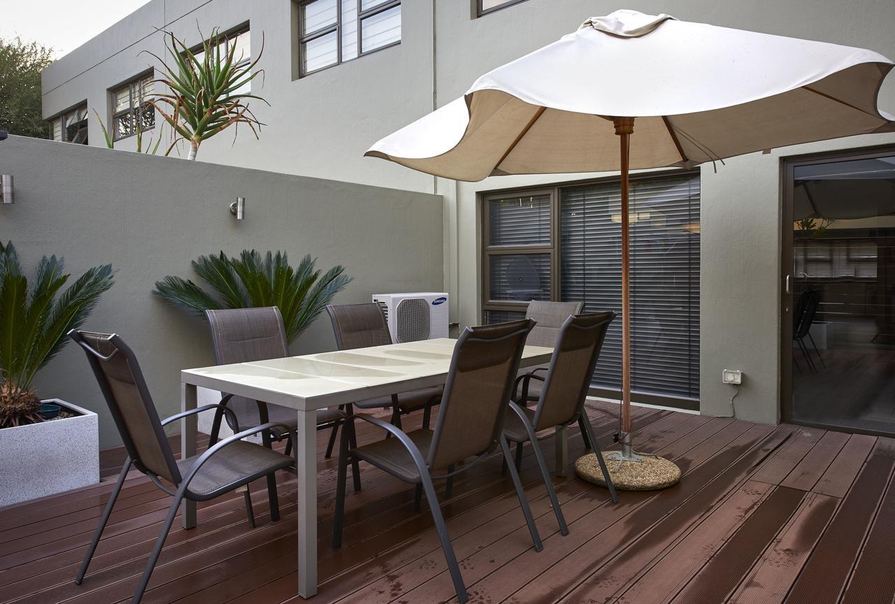 Dynasty Forest Sandown Serviced Apartments & Self Catering Hotel ヨハネスブルグ エクステリア 写真