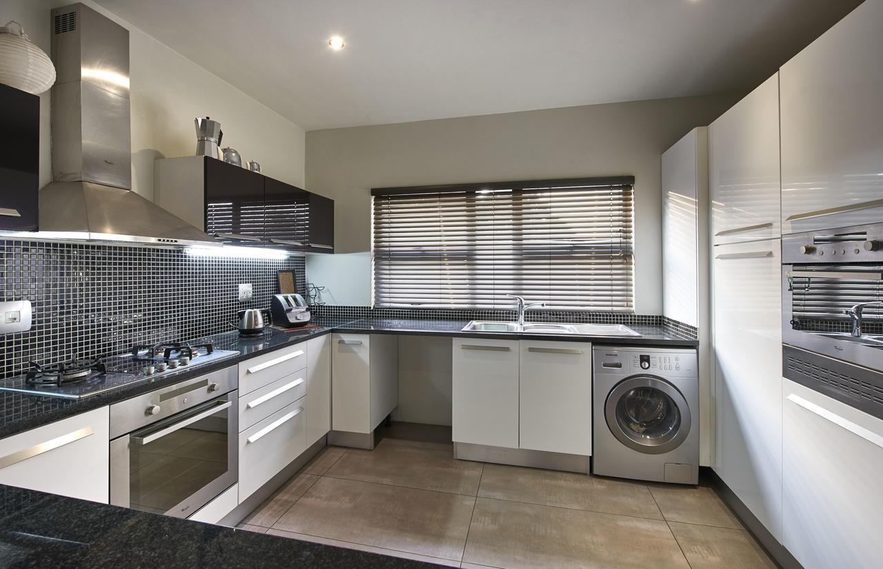 Dynasty Forest Sandown Serviced Apartments & Self Catering Hotel ヨハネスブルグ エクステリア 写真
