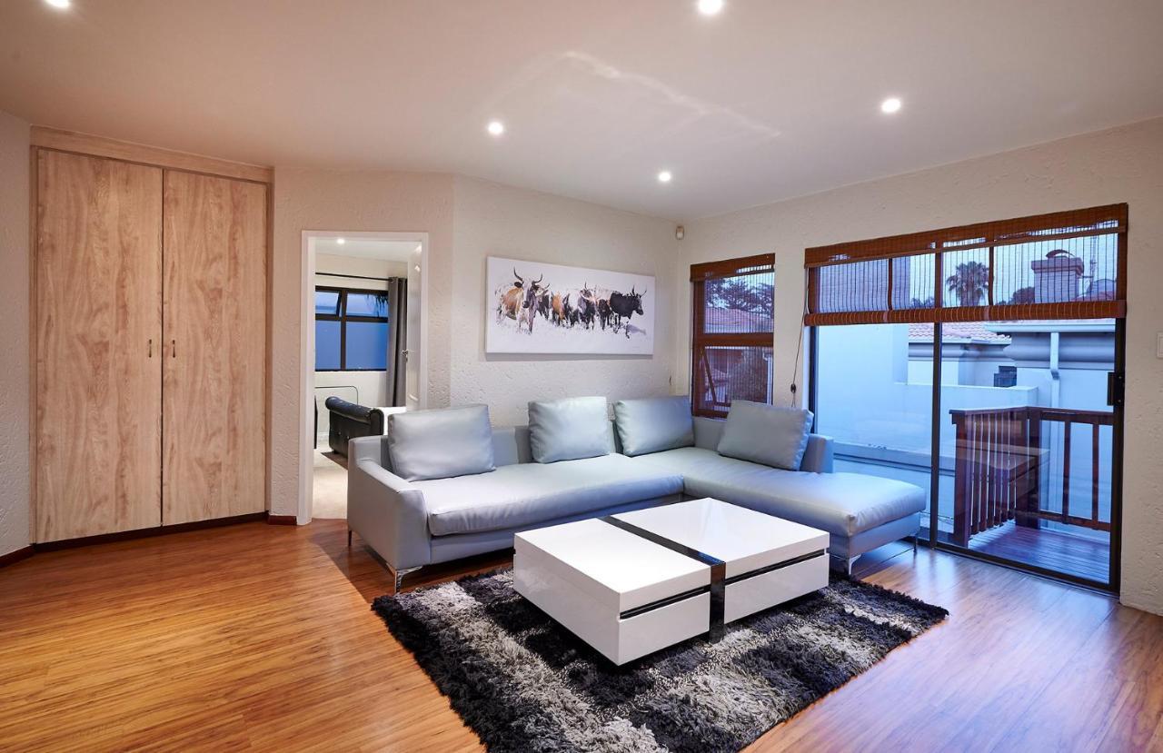 Dynasty Forest Sandown Serviced Apartments & Self Catering Hotel ヨハネスブルグ エクステリア 写真